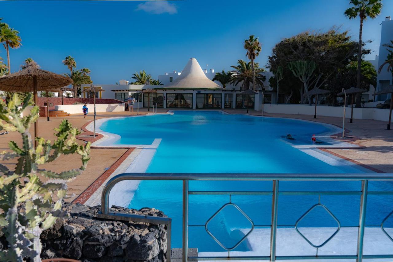 Casa A Primera Linea De Mar Costa Teguise Bagian luar foto