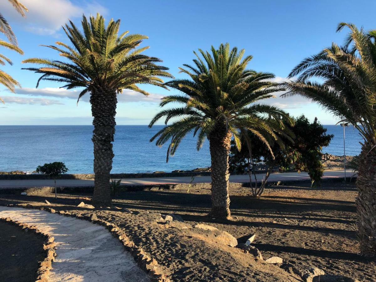 Casa A Primera Linea De Mar Costa Teguise Bagian luar foto